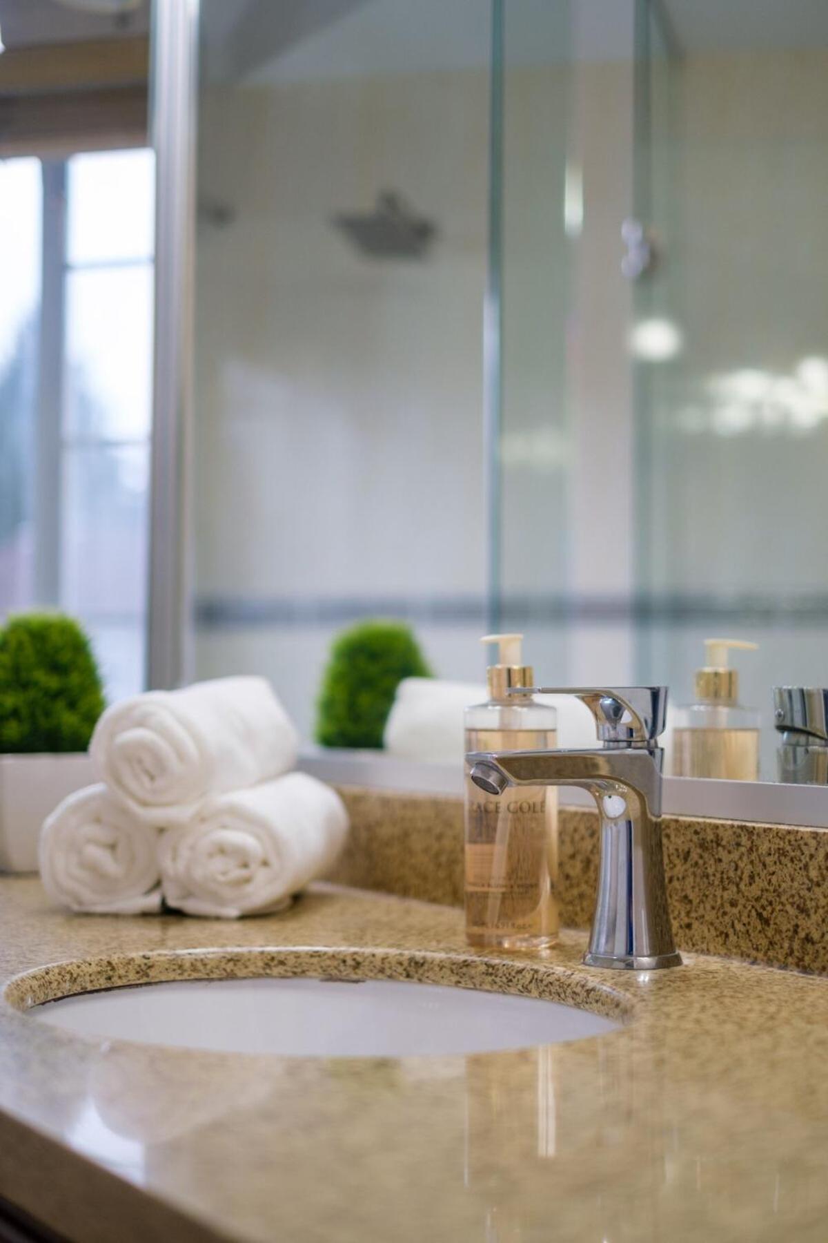 Spacious 4Br W Ensuites Mins To Downtown Yvr Ubc Vancouver Zewnętrze zdjęcie