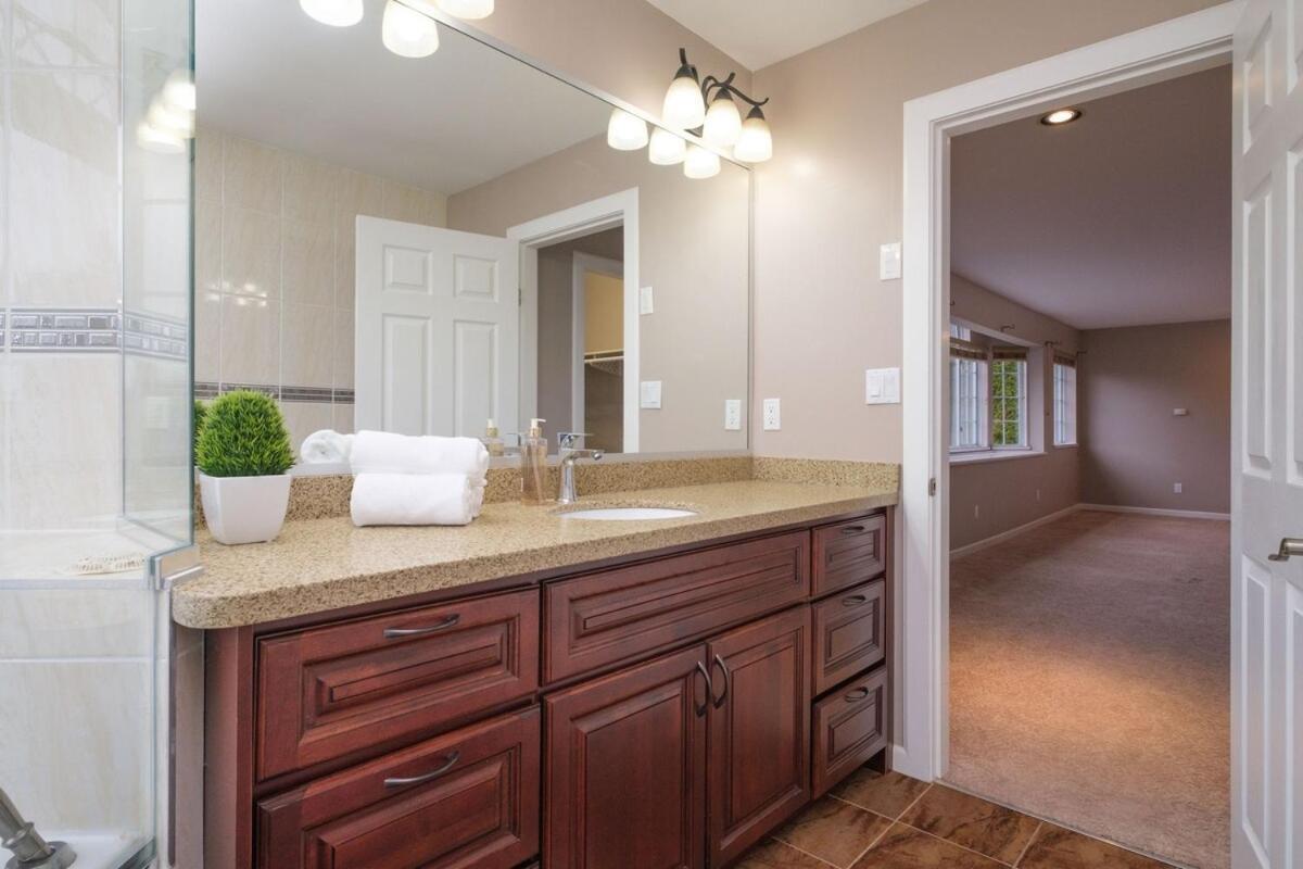 Spacious 4Br W Ensuites Mins To Downtown Yvr Ubc Vancouver Zewnętrze zdjęcie